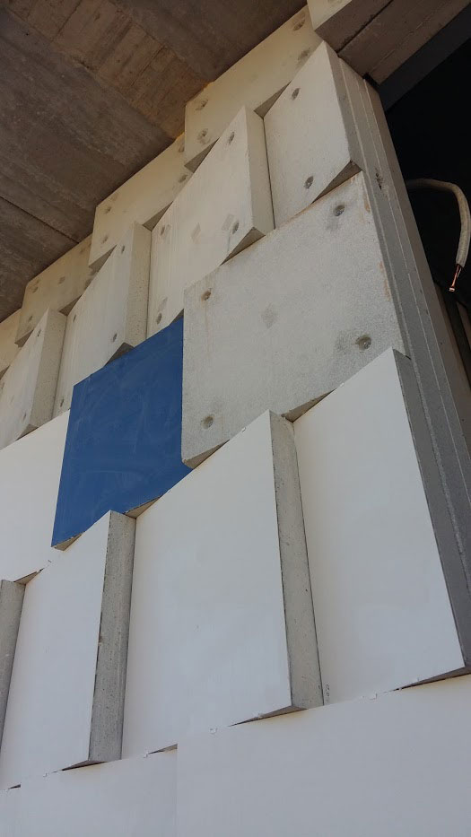 Detalle del revestimiento de fachada en KORTIMED